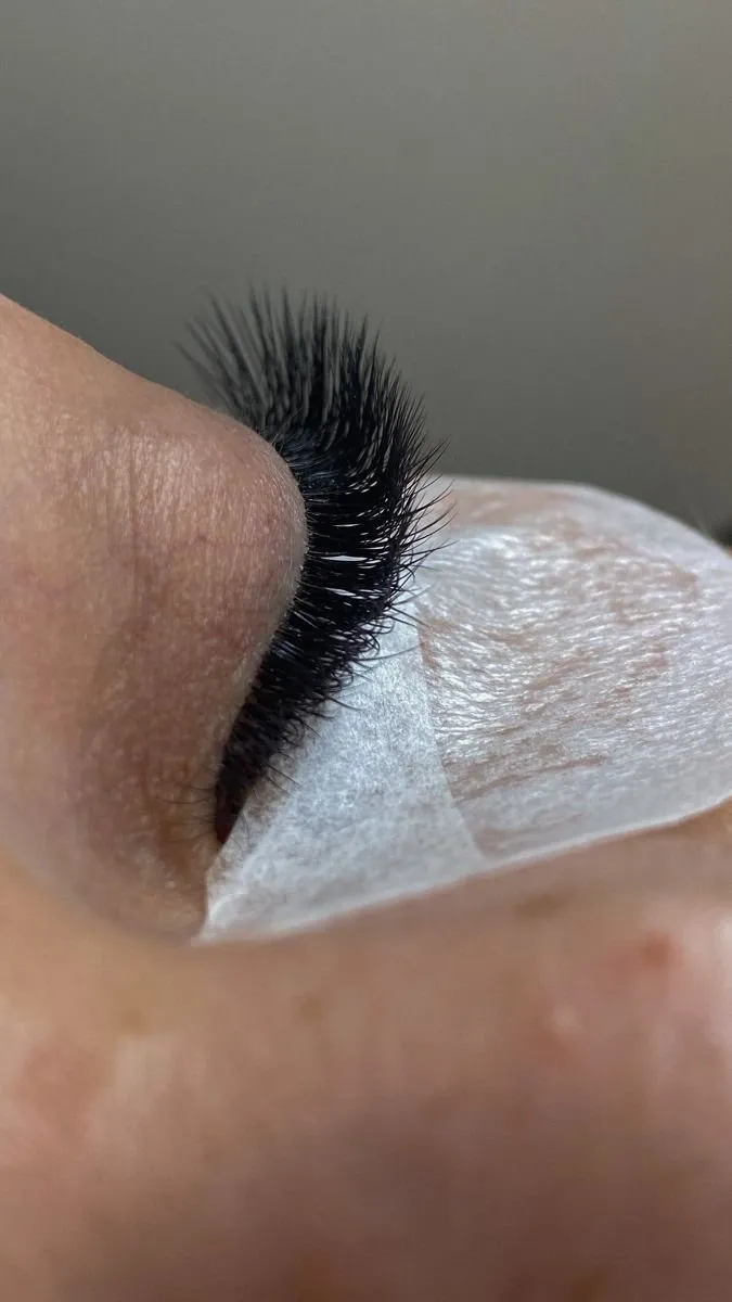 Extensions de cils volume, denses et vaporeuses